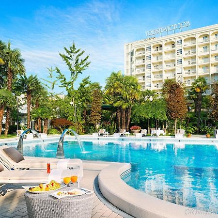 Grand Hotel Trieste & Victoria Αμπάνο Τέρμε Εξωτερικό φωτογραφία The hotel's swimming pool