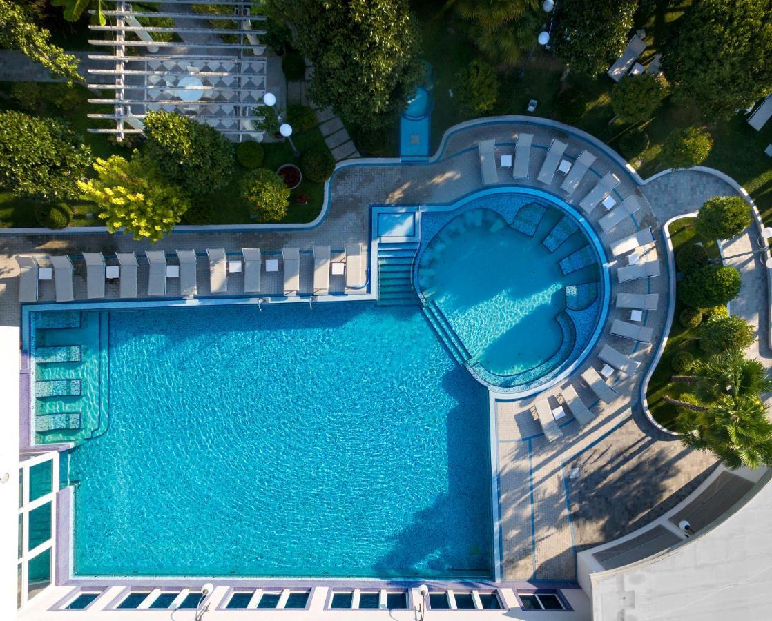 Grand Hotel Trieste & Victoria Αμπάνο Τέρμε Εξωτερικό φωτογραφία Aerial view of the pool