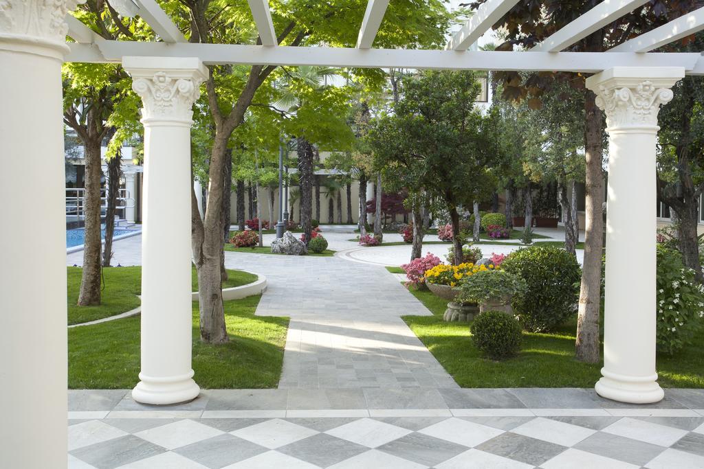 Grand Hotel Trieste & Victoria Αμπάνο Τέρμε Εξωτερικό φωτογραφία The campus of the University of Nicosia