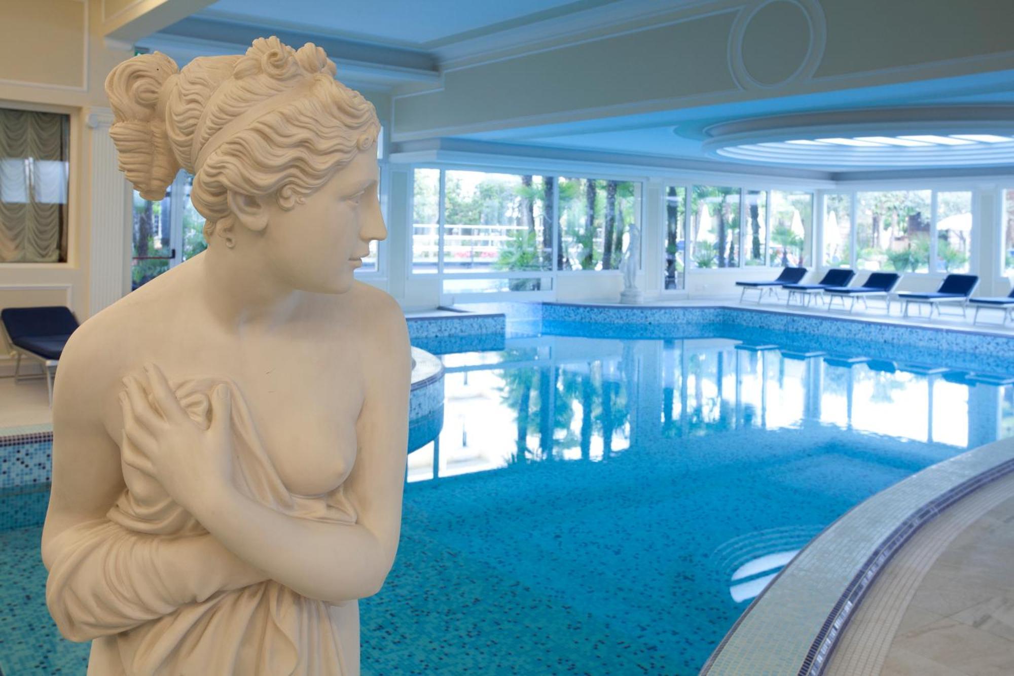 Grand Hotel Trieste & Victoria Αμπάνο Τέρμε Εξωτερικό φωτογραφία The indoor pool at the hotel