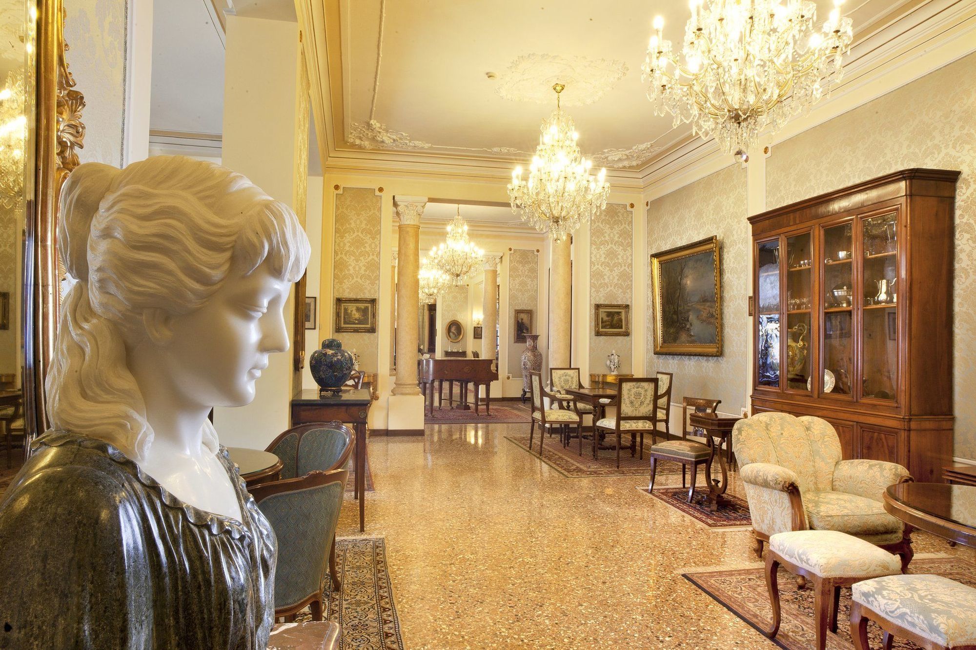 Grand Hotel Trieste & Victoria Αμπάνο Τέρμε Εξωτερικό φωτογραφία The interior of the Academy