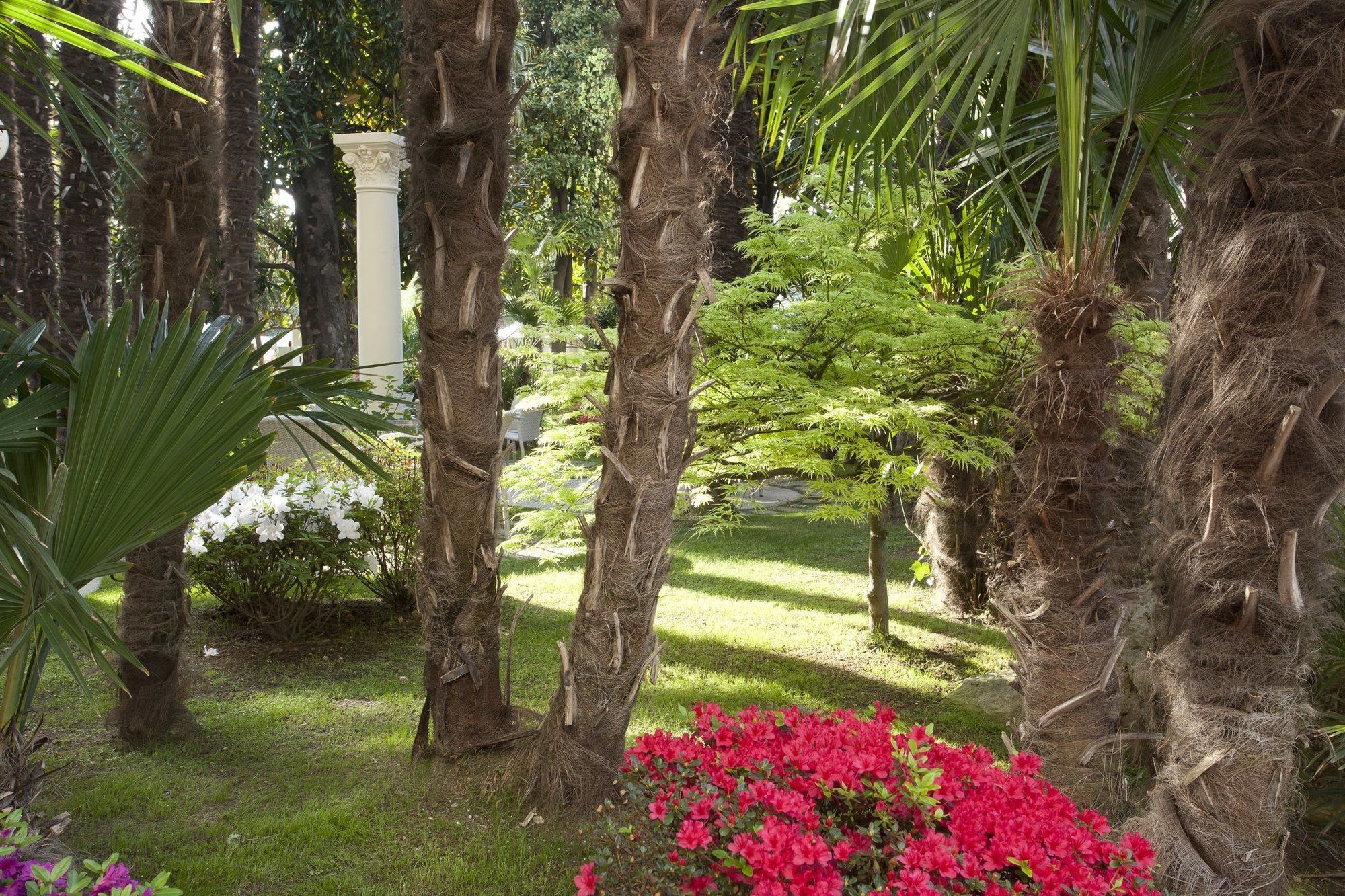 Grand Hotel Trieste & Victoria Αμπάνο Τέρμε Εξωτερικό φωτογραφία The gardens of the Villa Durazzo-Pallavicini