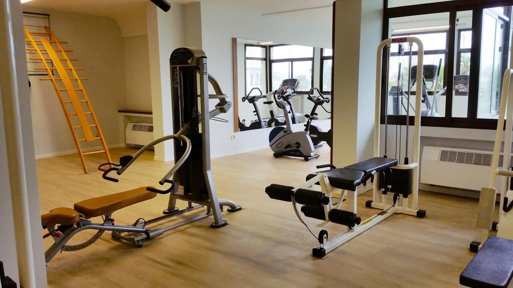 Grand Hotel Trieste & Victoria Αμπάνο Τέρμε Εξωτερικό φωτογραφία A gym in a hotel