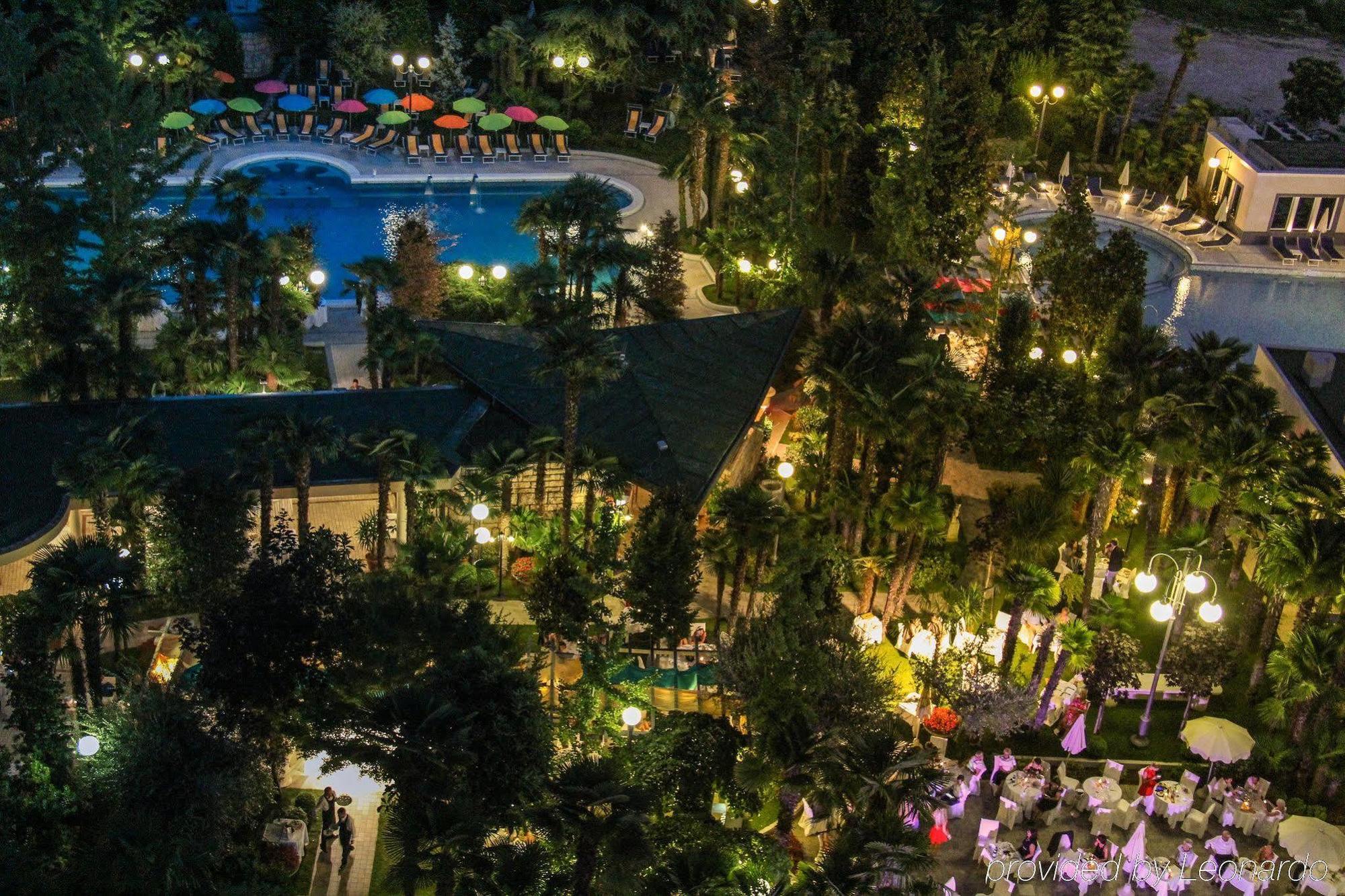 Grand Hotel Trieste & Victoria Αμπάνο Τέρμε Εξωτερικό φωτογραφία The resort at night